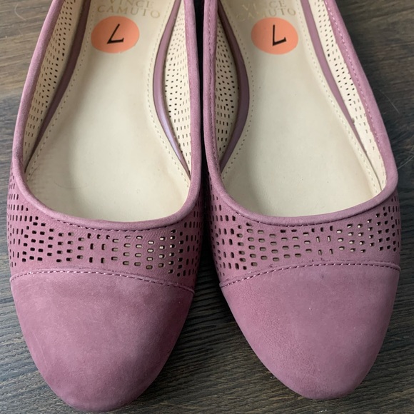 NWT Vince Camuto flats - Picture 2 of 7